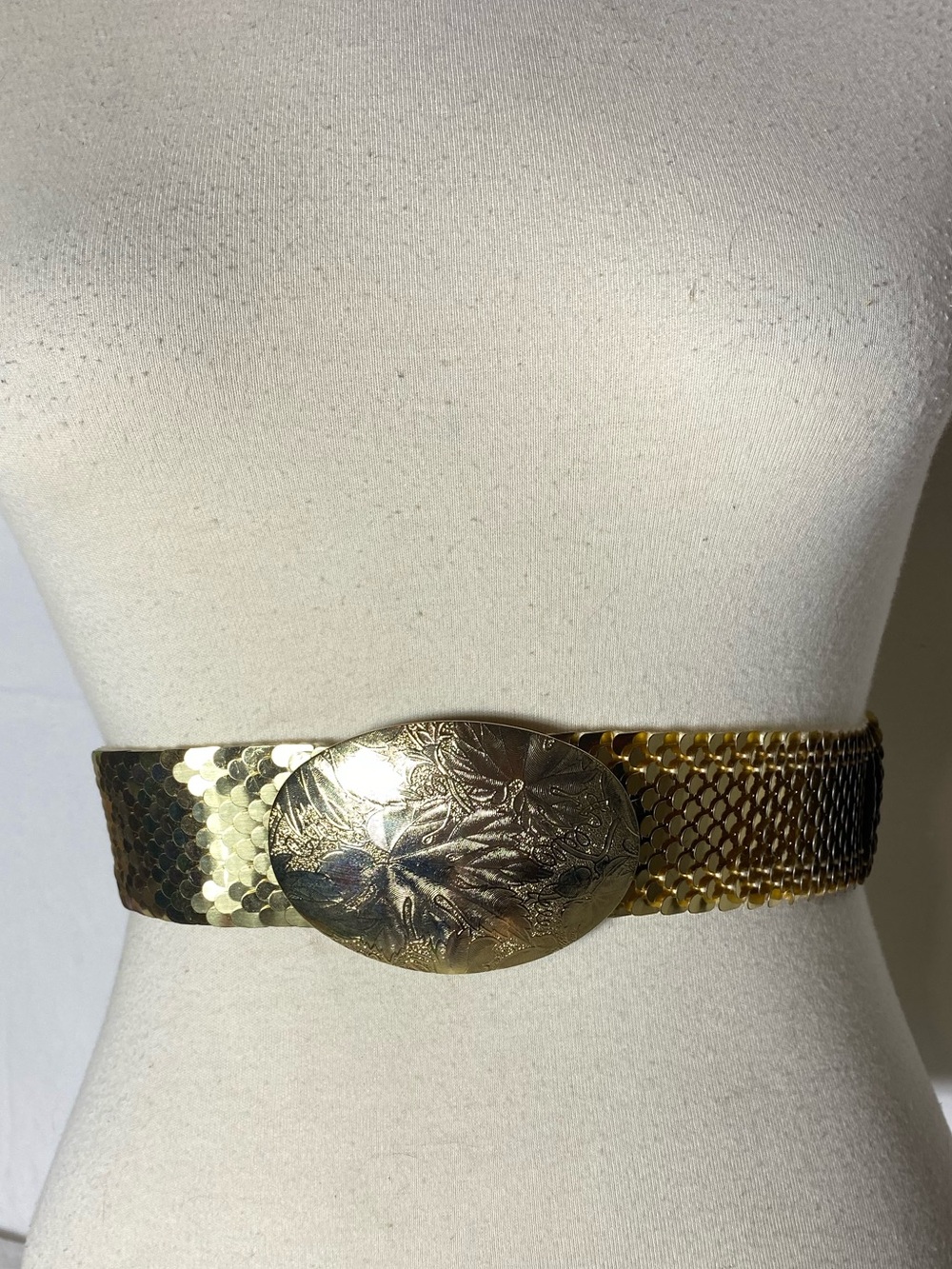 Vintage 70s 80s Gold Tone Fish Scale Stretch Belt with Ornate Oval Buckle